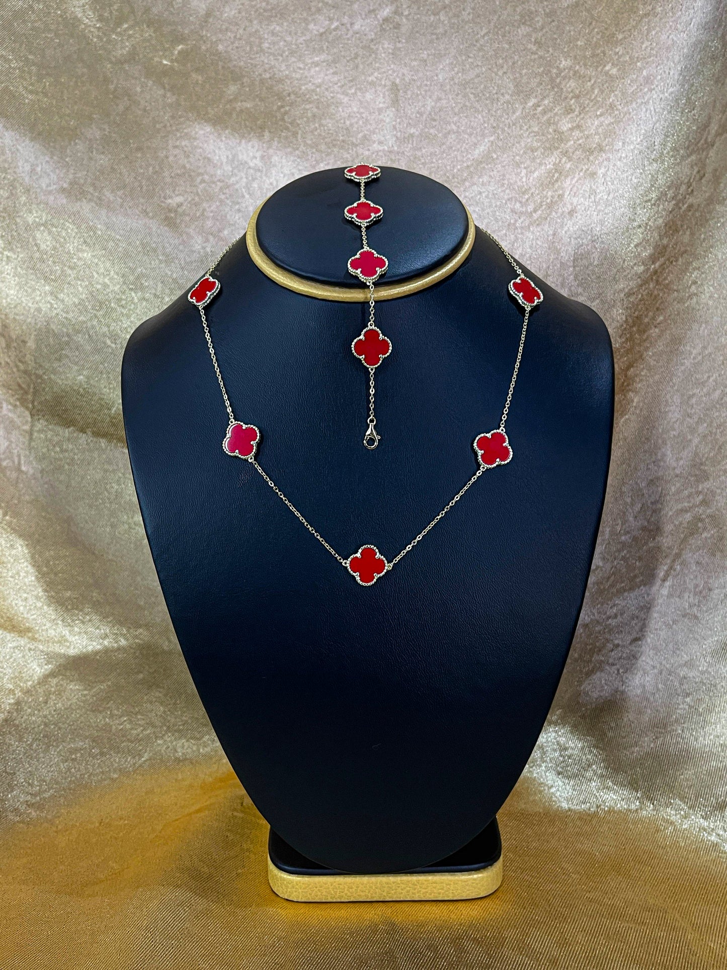 Cadena y guillo de trebol con baño de oro