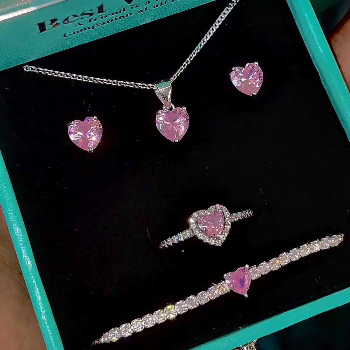 Sets rosado completo con flor de cadena, arete, guillo y anillo Modelo 3.5