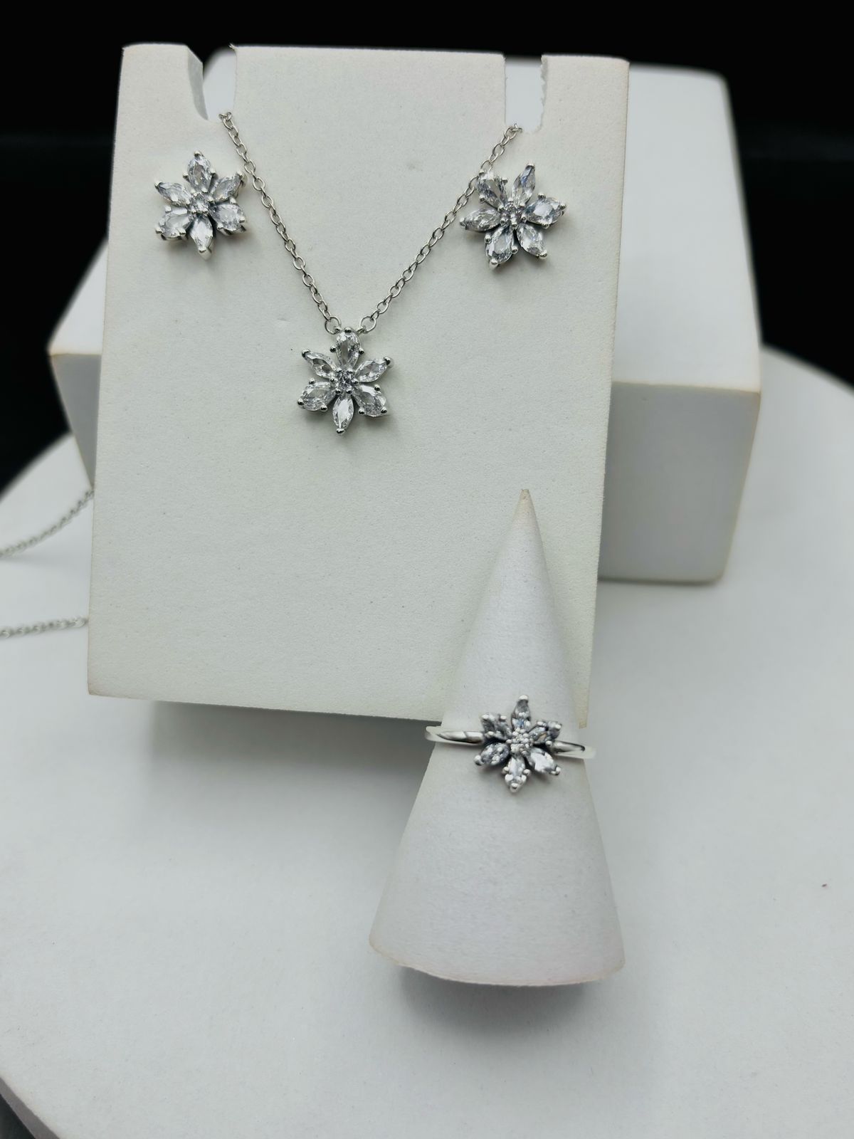 Sets de cadena, arete y anillo