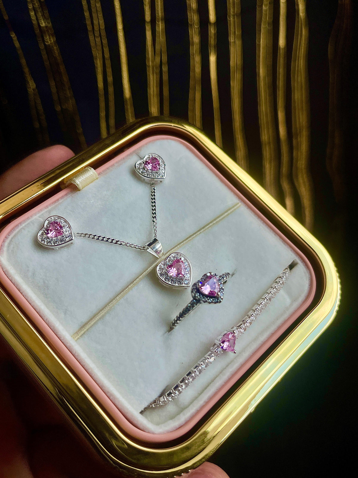 Sets rosado completo con flor rosada de cadena, arete, guillo y anillo Modelo 3