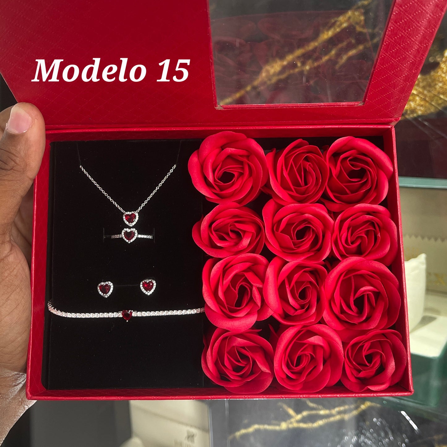 Sets rojo con caja de flores, guillo cadena, arete y anillo Modelo 15