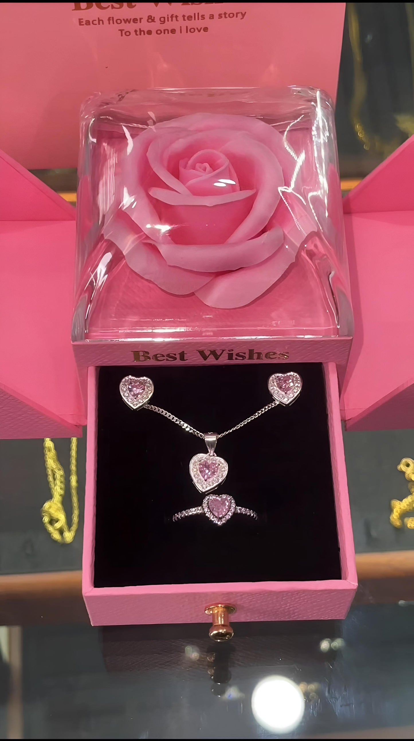 Sets rosado de cadena, arete y anillo más caja de flor