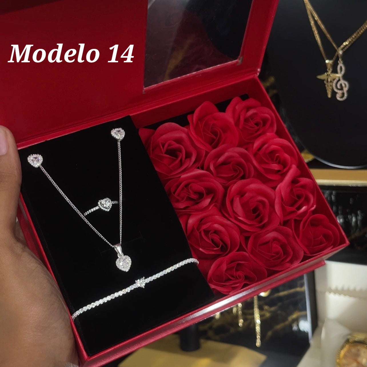 Sets blanco con caja de flores, guillo cadena, arete y anillo modelo 14