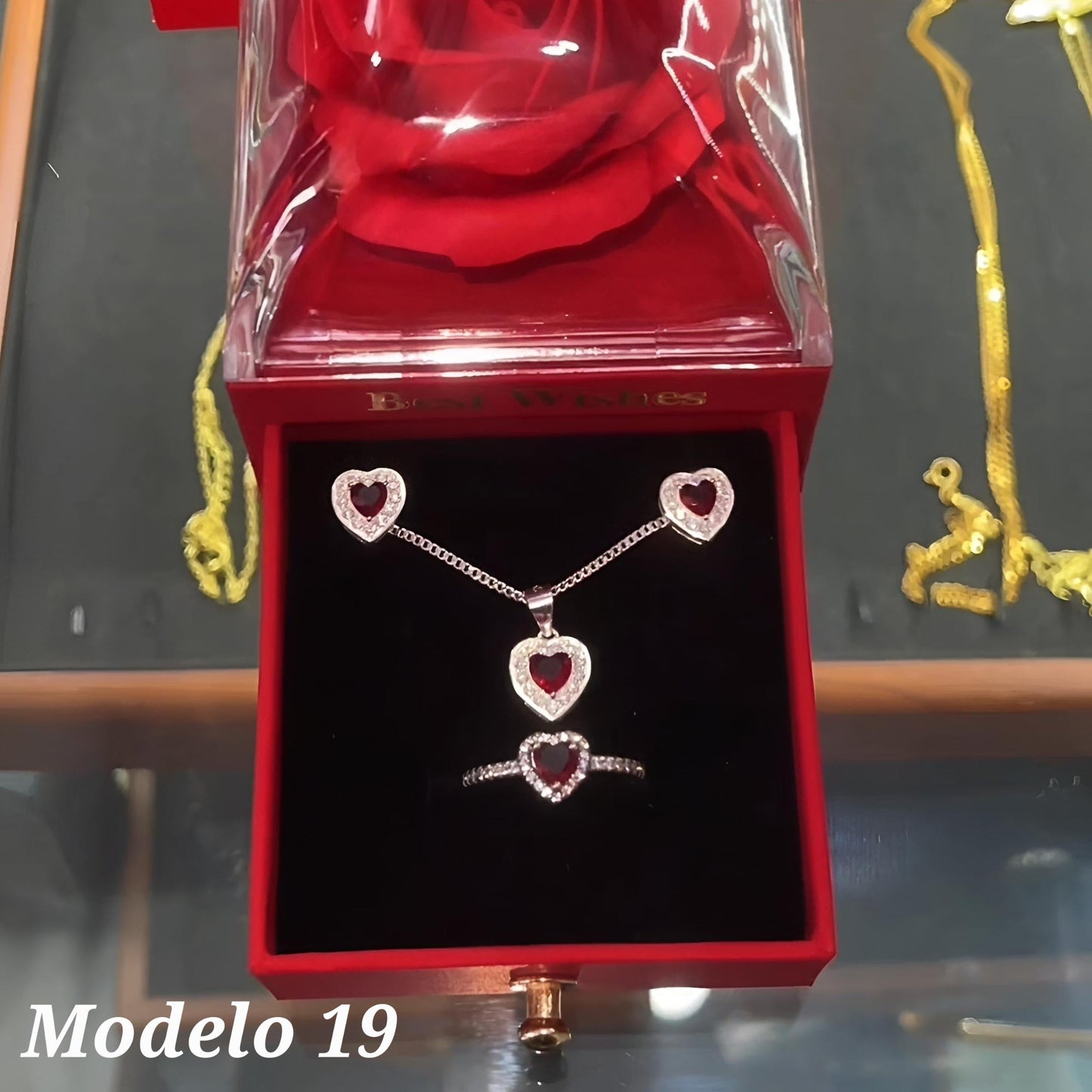 Sets de cadena, arete y anillo color rojo más caja de flor roja Modelo 19