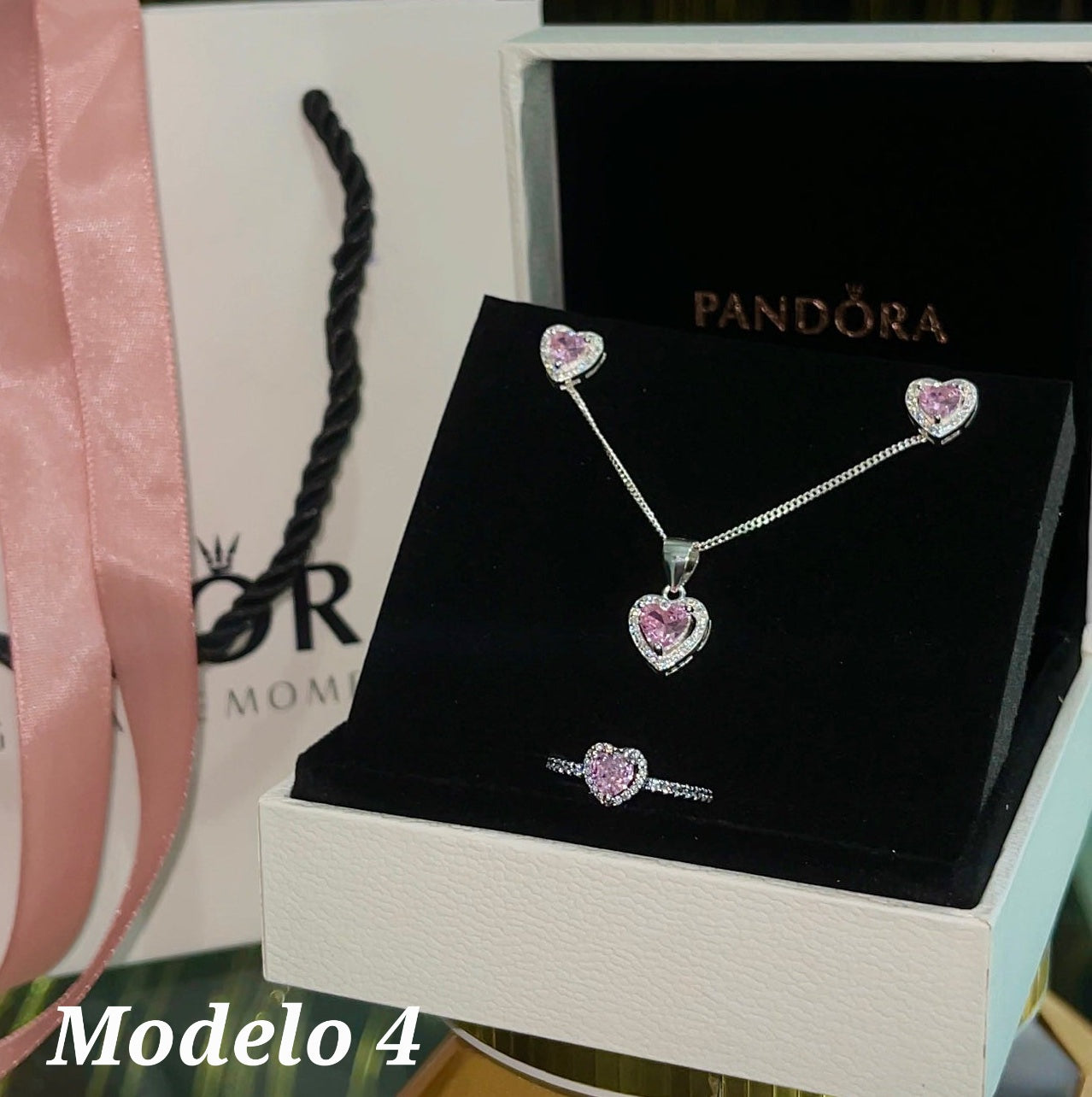 Set de corazón con caja y — cadena, aretes y anillo Sets pandora Modelo 4

✨ Set completo RD$3,800 ✨