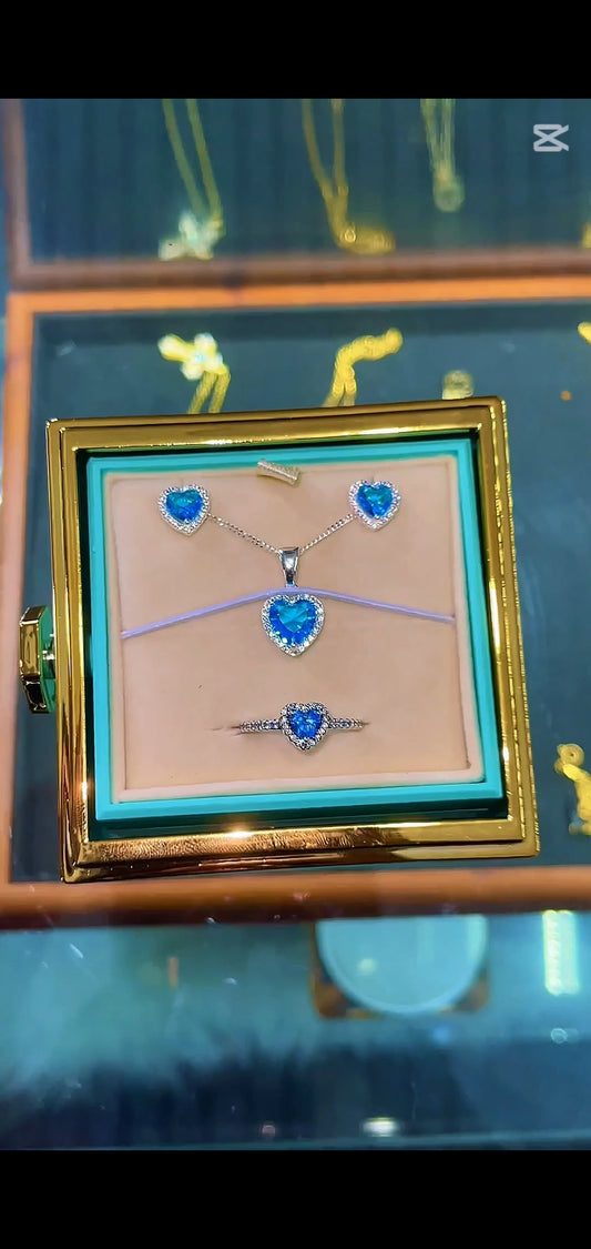 Sets blanco de cadena, arete y anillo